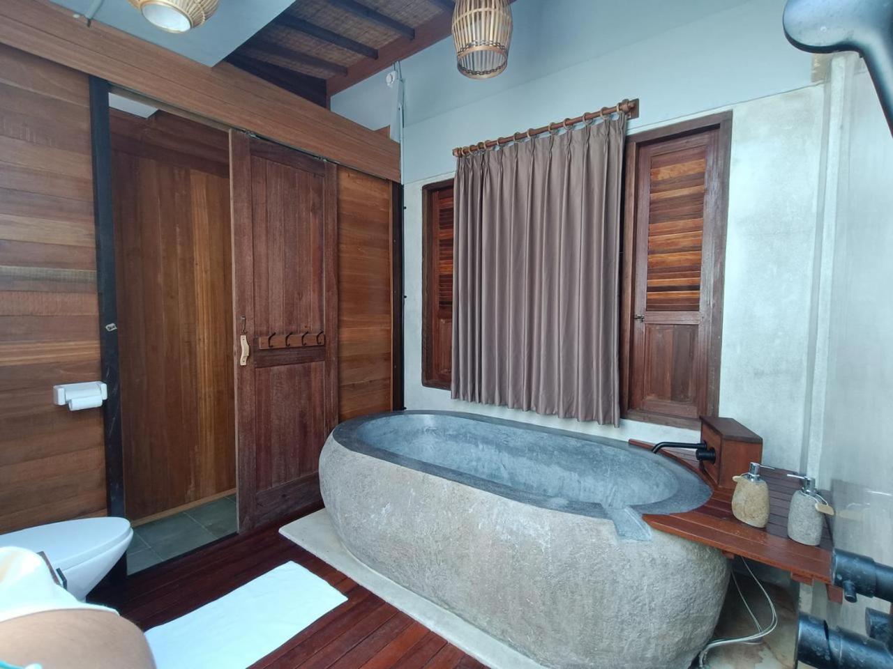 Putra'Lebah Amed Guest House Kültér fotó