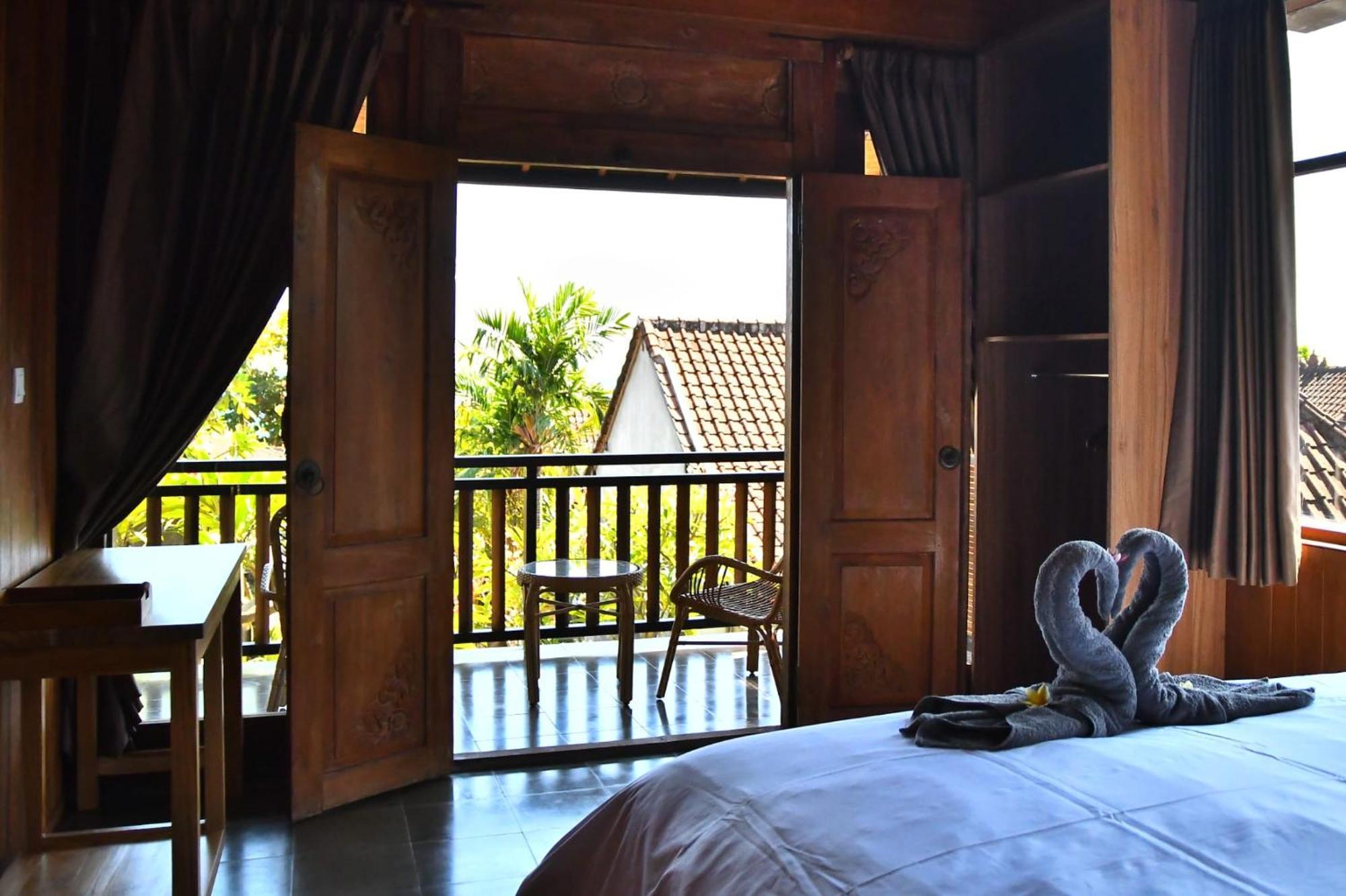 Putra'Lebah Amed Guest House Kültér fotó