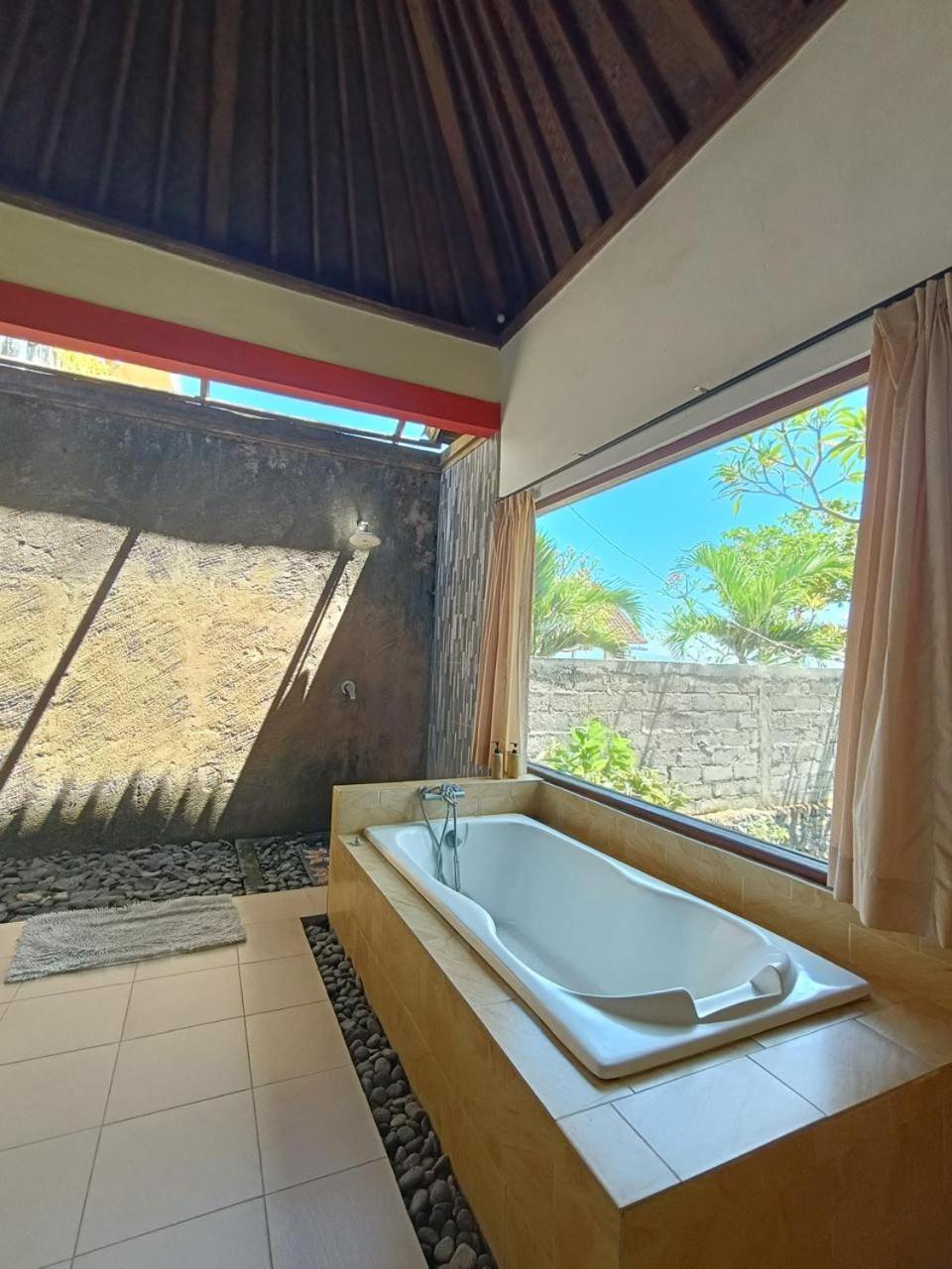 Putra'Lebah Amed Guest House Kültér fotó