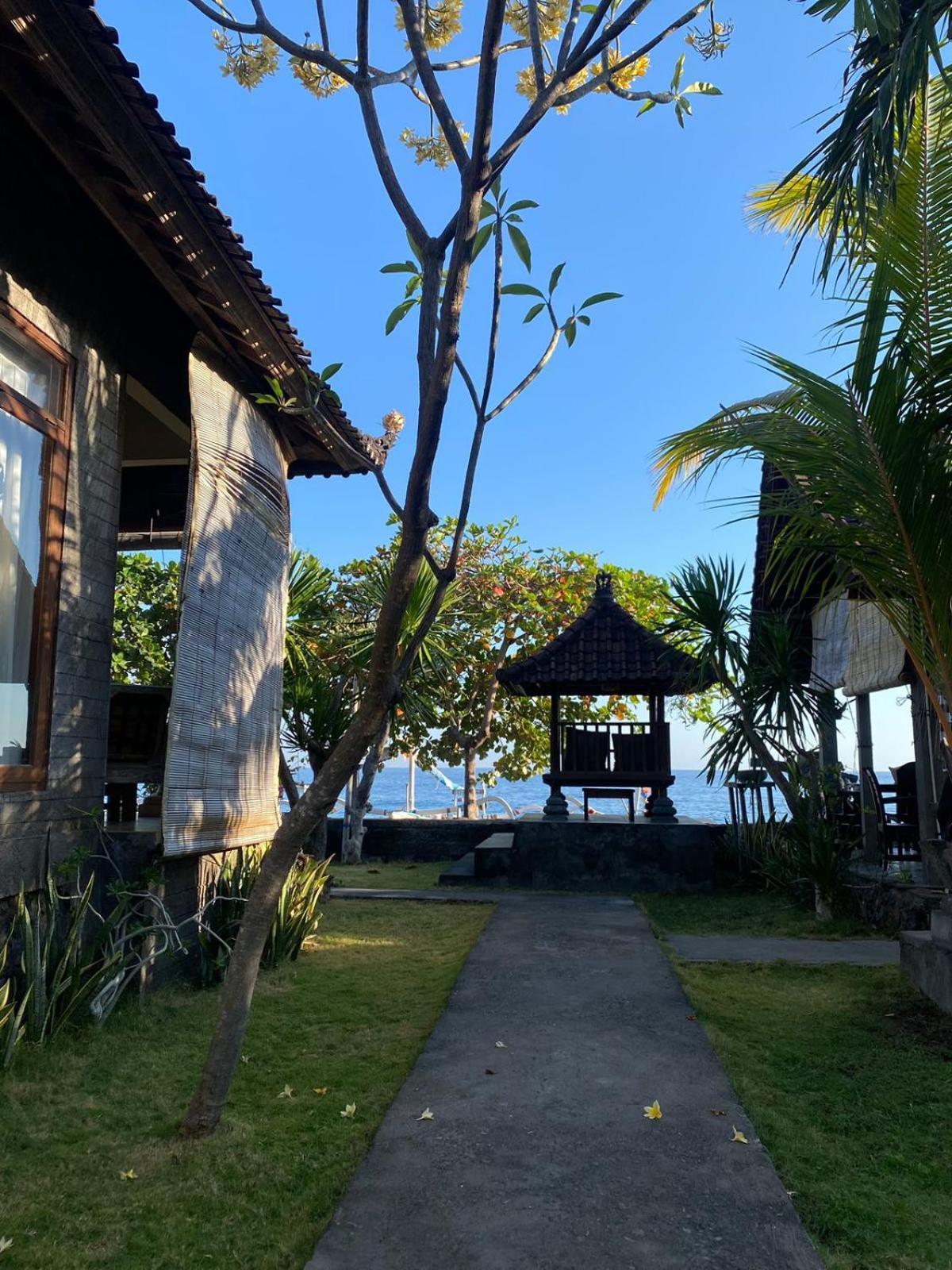 Putra'Lebah Amed Guest House Kültér fotó