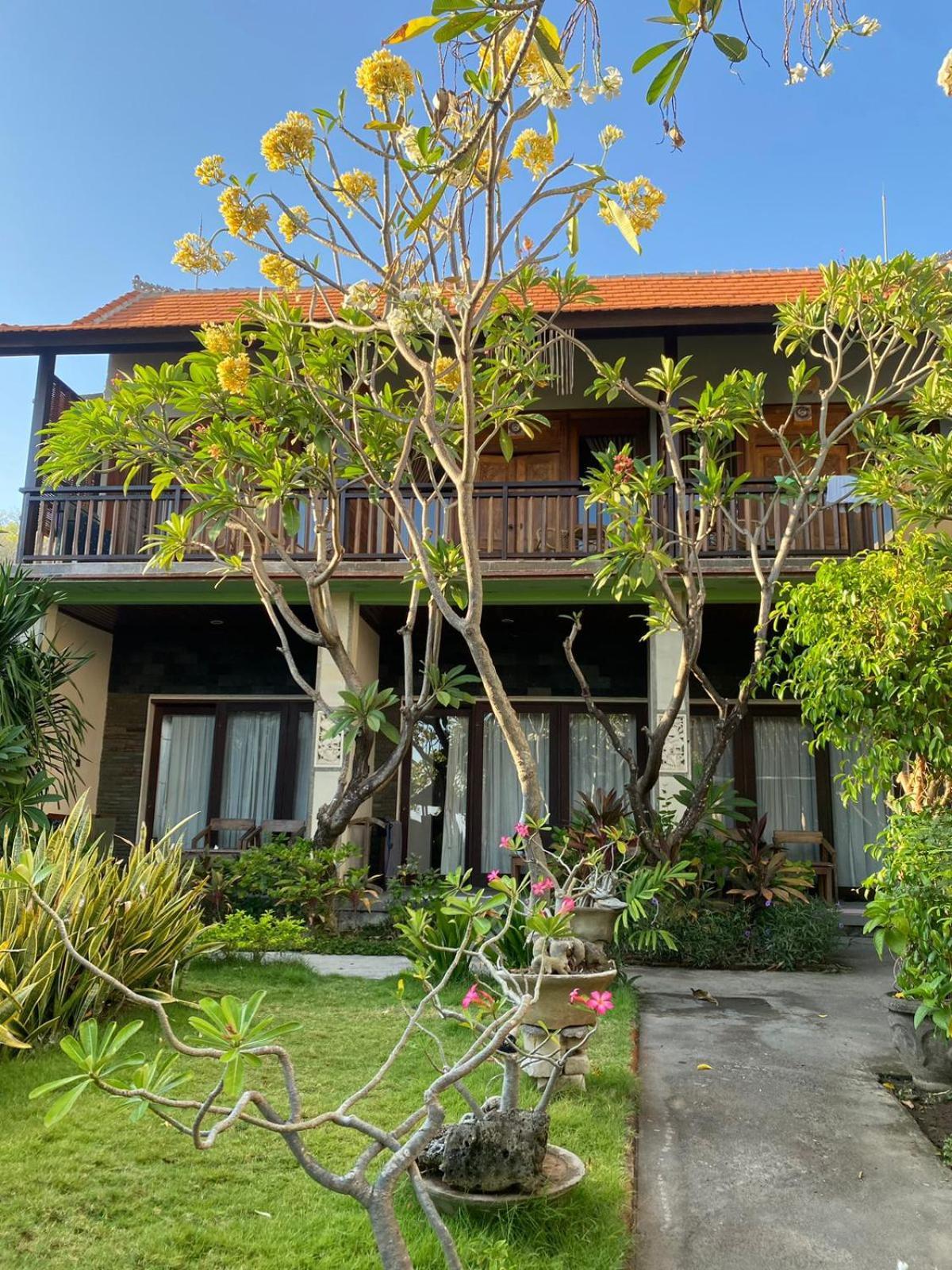 Putra'Lebah Amed Guest House Kültér fotó