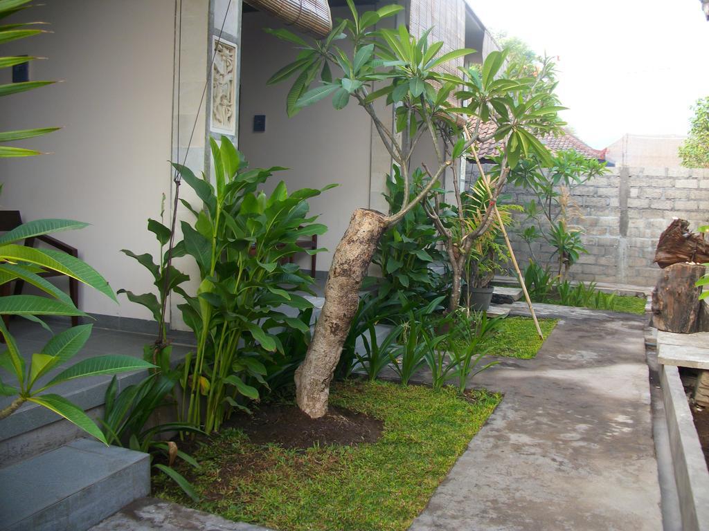 Putra'Lebah Amed Guest House Szoba fotó